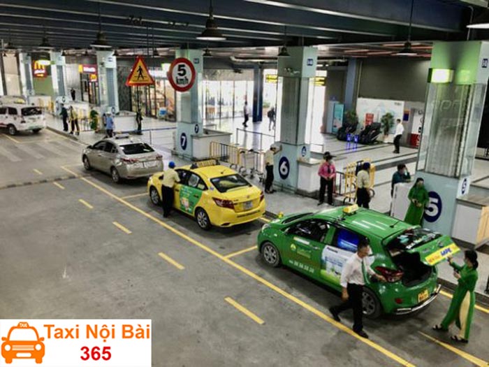 Khu vực làn đường đưa đón khách dành cho Taxi ở trong sân bay