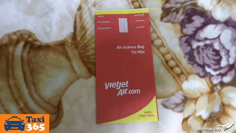 Túi nôn để cho các trường hợp bị say máy bay của VIetNam Airline